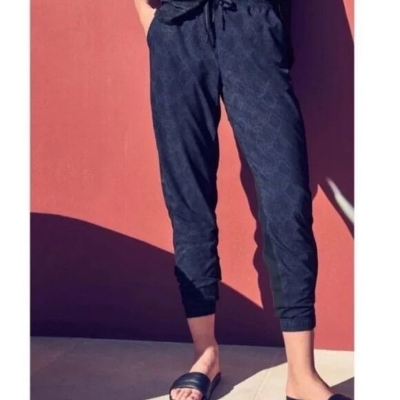Athleta Brooklyn Jogger Pants Women’s 8 Blue Black Snakeskin Print - Picture 1 of 10